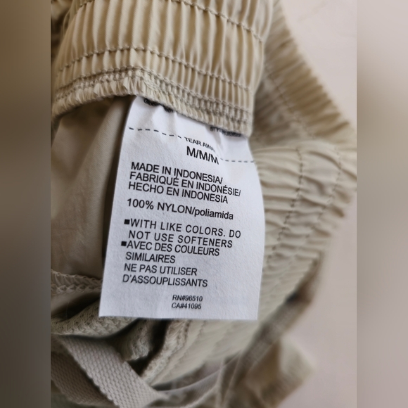 NWT Under Armour Women's Flex Woven 3" Crinkle Loose Shorts Khaki Size Medium - Picture 12 of 13